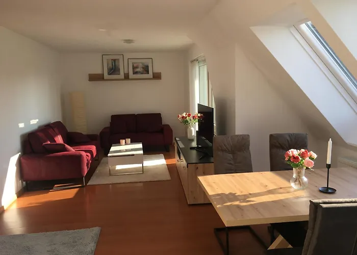 Sonnige Wohnung Mit Balkon