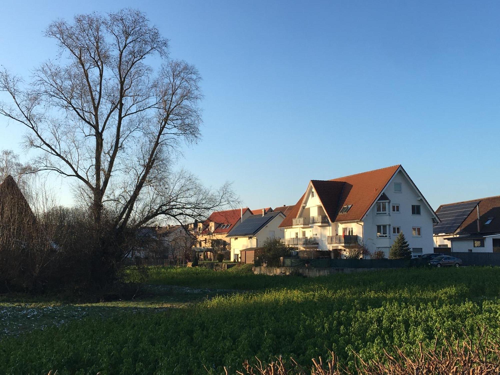 Sonnige Mit Balkon